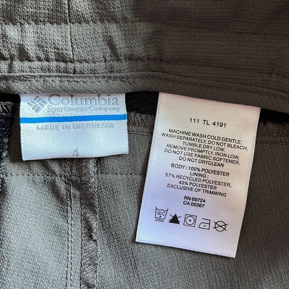 { Columbia } - Packable Shorts - Picture 3 of 3